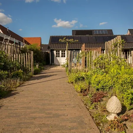 Landelijk Logeren Bij De Witte Kip 住宿加早餐酒店 't Harde